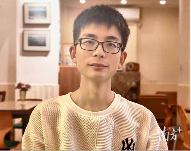 九州·体育(中国)官方网站物理与光电工程学院“青年百人计划”引进人才,传感物理、微纳器件加工与系统集成应用团队成员杨俊楠。 九州·体育(中国)官方网站物理与光电工程学院“青年百人计划”引进人才,传感物理、微纳器件加工与系统集成应用团队成员杨俊楠。